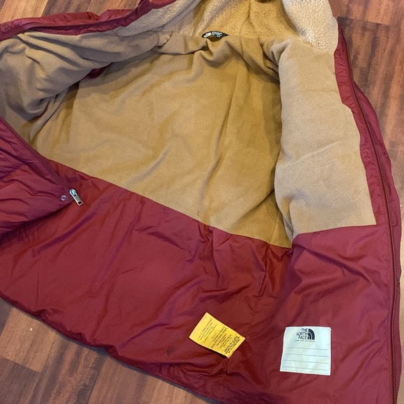 The North Face fleece lined jacket/coat.Small stain as in pic but good condition - Picture 2 of 5